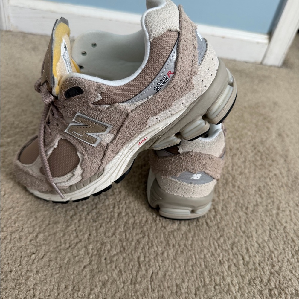 New Balance 2002R in Taupe and Gray - Picture 2 of 3